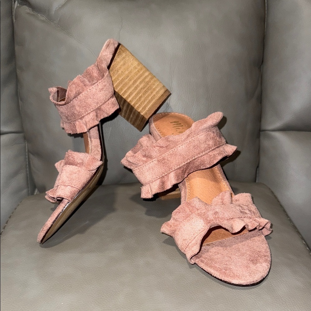 Mi.iM Blush Suede Ruffle Heels